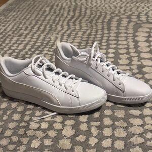 Puma white sneakers like new